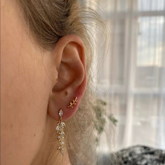 New 18k Gold Diamond Leaves Earrings - Picture 8 of 8